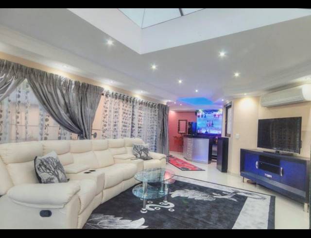 9 BEDROOM HOUSE FOR SALE IN MORNINGSIDE